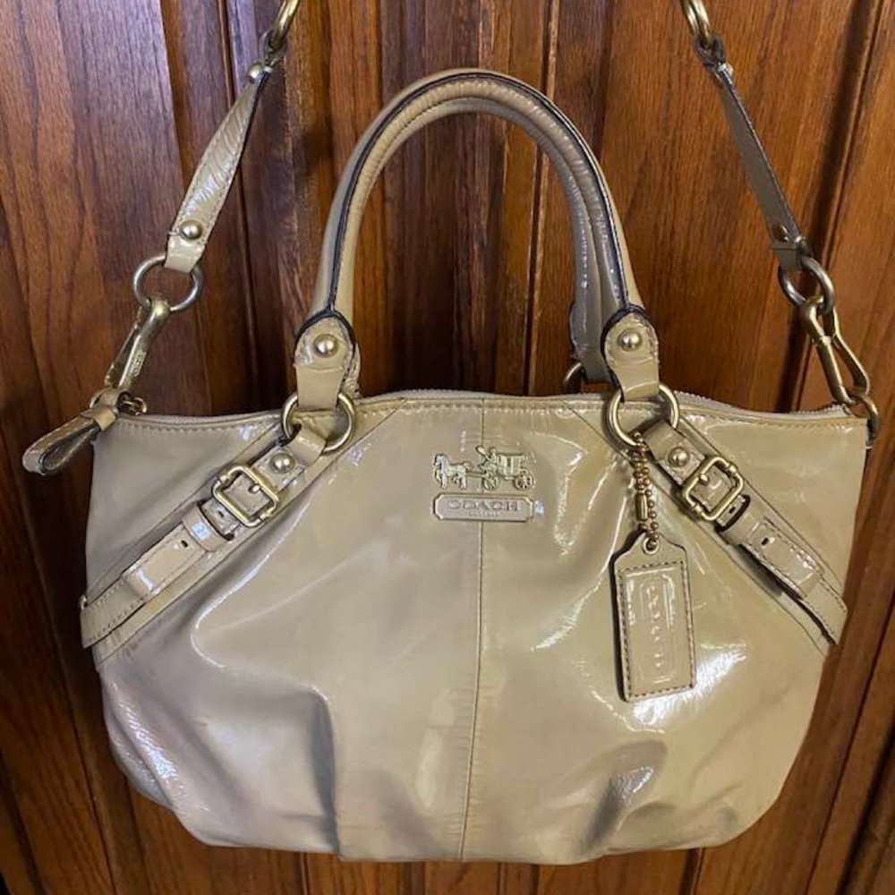 COACH Bag Patent Leather Light Brown Mustard Color Size M